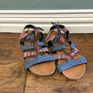 Minnetonka Sandals Women's US 9 Blue Multicolor Stripe Lace Up Gladiator Shoes